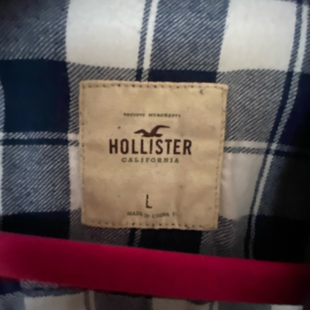 ** HOLLISTER BLUE PLAID BUTTON DOWN ** - Picture 3 of 4